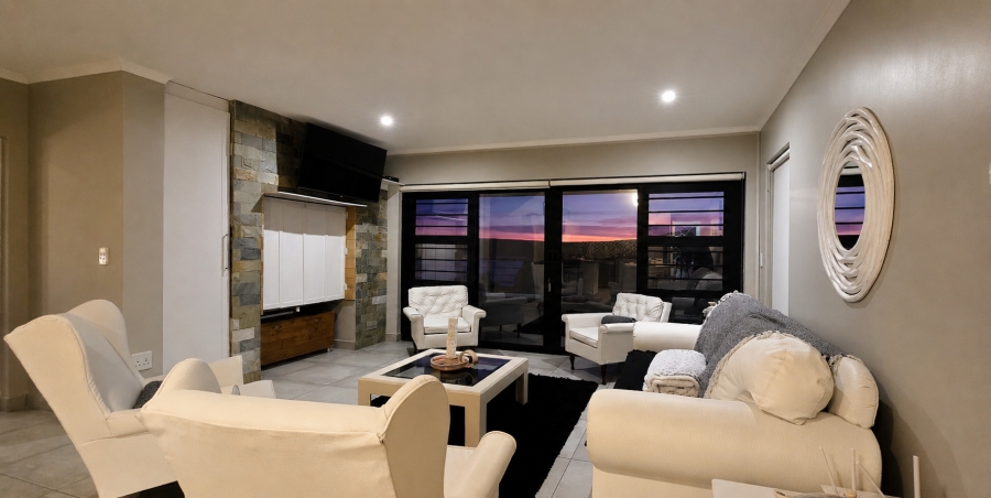 8 Bedroom Property for Sale in Myburgh Park Western Cape